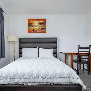Motel Croft, Crofton